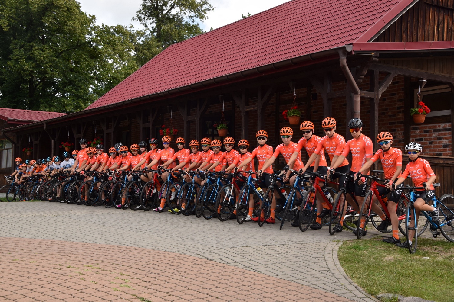 Leśna ścieżka w okolicy Ambrowil