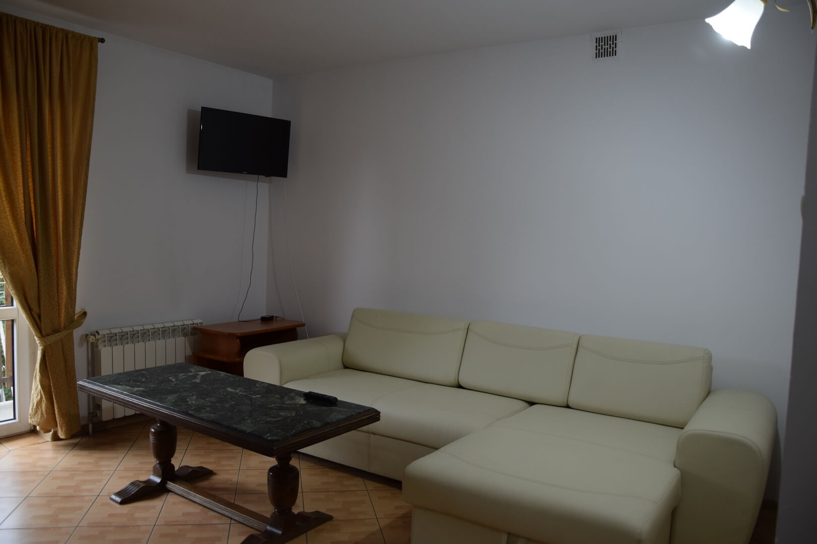 Pokój w pensjonacie Ambrowil – łóżka i wyposażenie