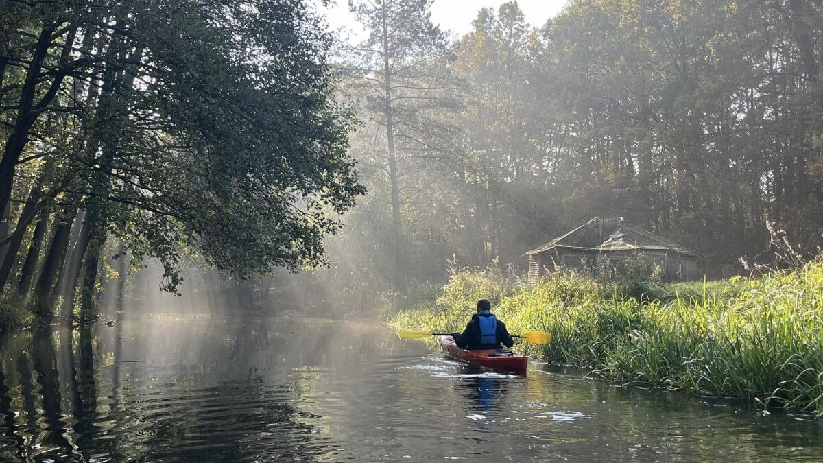 Spływ kajakowy rzeką Wel w okolicy Lidzbarka